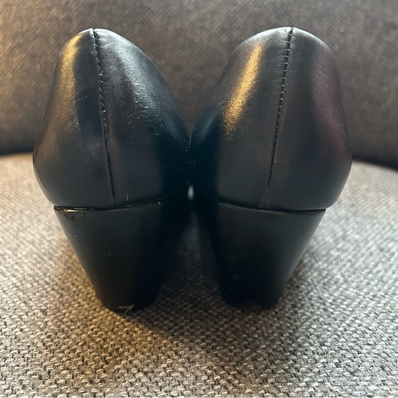 (SOLD) Soft Moc Black Leather Wedge Heels Size 10 - Picture 5 of 14